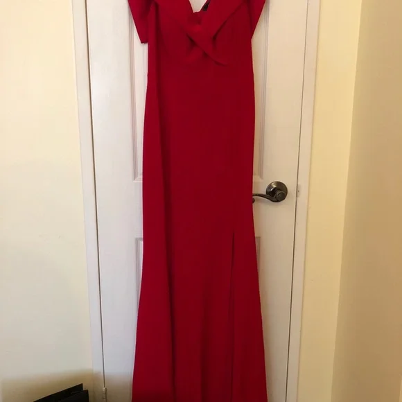 Red dress gown - Picture 5 of 5